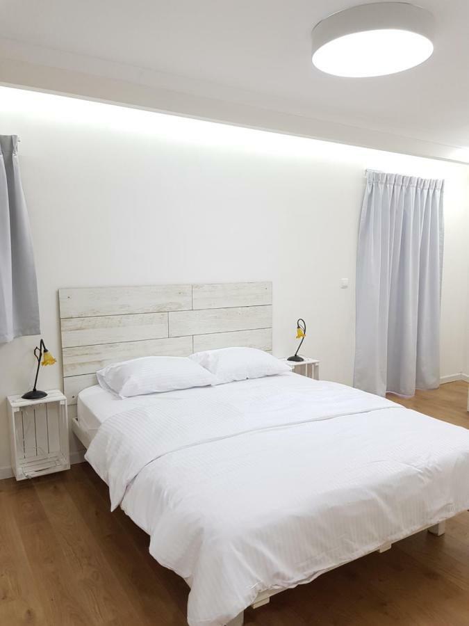 Stylish Apartment With A Patio Close To The Beach Eilat Esterno foto